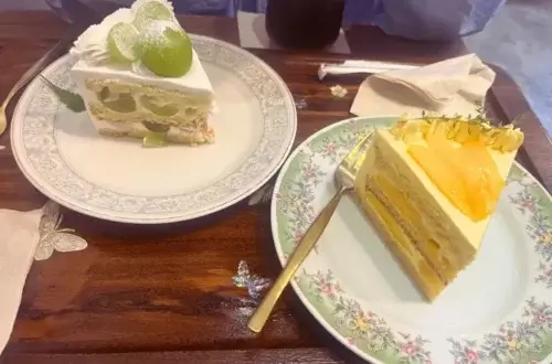 gluten free fresh fruit cake at cafechamsae
