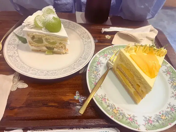 gluten free fresh fruit cake at cafechamsae